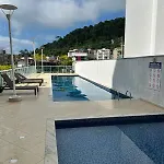 Lazer Completo E Ar Condicionado Nos Quartos